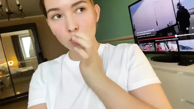 Shows Pussy Very Close Jerks It off and Changes Angles for You