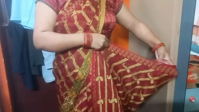 Indian bhabhi having wearing a beautiful saree