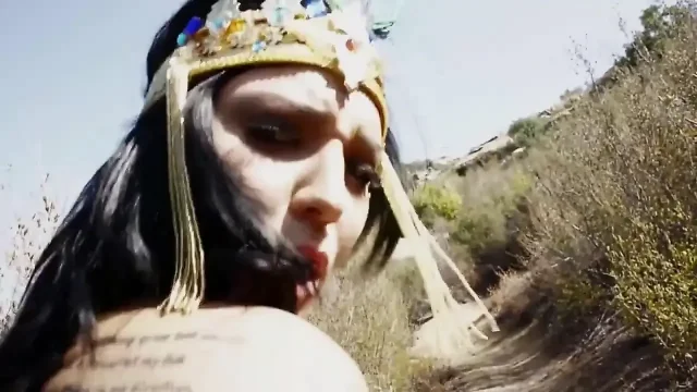 Amazon queen banged in the woods