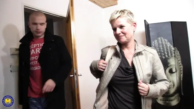 Mature Amateur Wife Has Sex with Her Neighbor