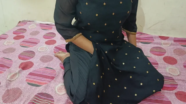 Indian Bhabhi Was Sucking Dever Dick with Hand Mms