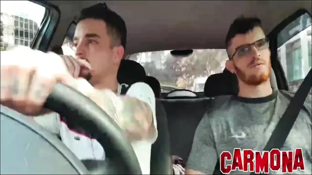 Two heteros making out in the car in downtown SP