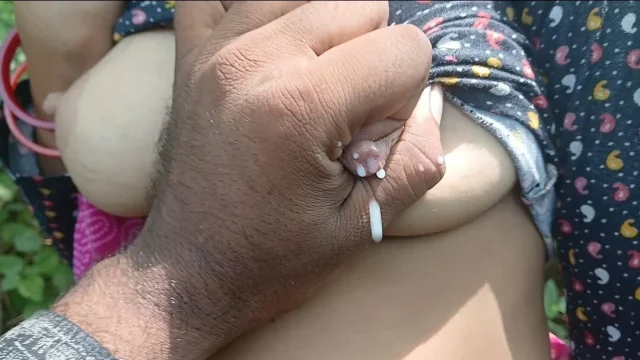 Gaon ki bhabhi ko jungle mein le jakar Hindi mein chudai ki
