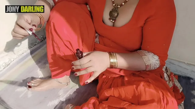 Punjabi Bhabhi painted her nail on roof
