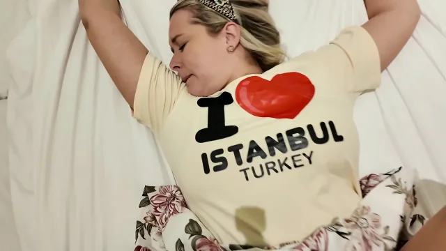 Big Ass Czech MILF Tourist Fucked by Turkish Guy in Istanbul