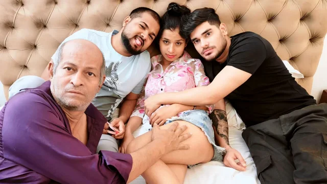 3 men had hardcore sex with an Indian girl called her to a hotel and sucked her