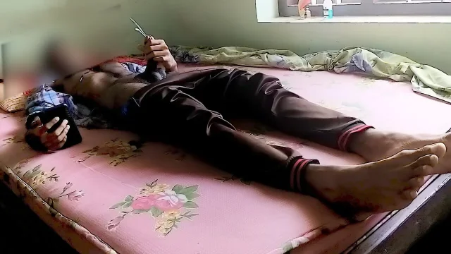 I really like to lie down and milk my penis while looking at a photo of my queen