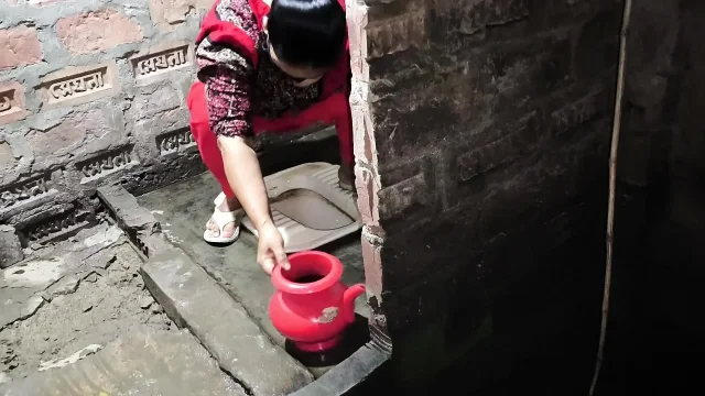 My aunty was at work so I aroused her and started fucking her in the ass