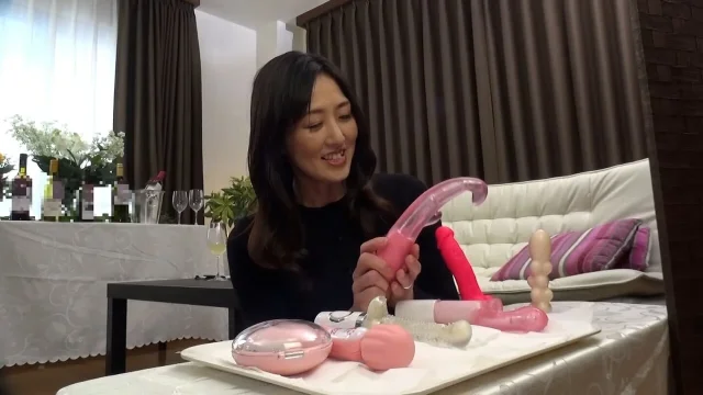 A035G11 A wife who is curious about a large amount of sex toys Raw to a wife who