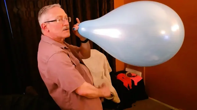 154 Big Round Balloon Fun w Kinky Daddy