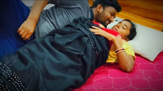 Kamvali bai uska Boss aaj aapne gav me jakar ek purane room me sex kiye - hot