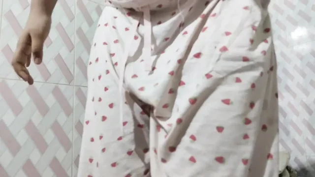 local sexy girl masterbat in bathroom