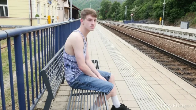 Hot Twink Invites His Boyfriend Over To Fuck Him BAREBACK