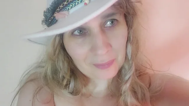 She Went to Dildo in Hat
