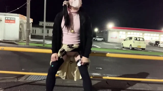 Voluntary training No41 Tucking exposure in a shopping mall parking lot