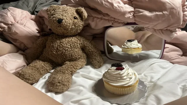 4k-BEST FOOD PORN EVER- MY KINKY STEP SISTER MASTURBATES WITH CREAMY CAKE-