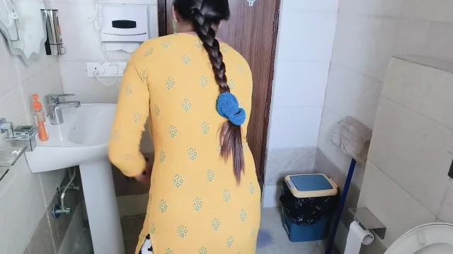 Kamwali Bhai Landlord Affair - Big Boobs Indian Maid fucked by Big Dick Malik