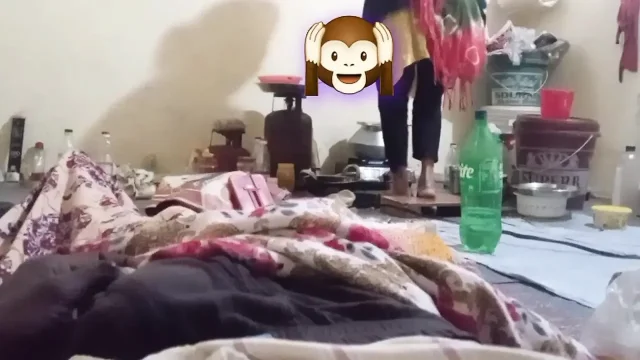 I was cooking and the guy masturbated behind my back Indian desi boy and mummy