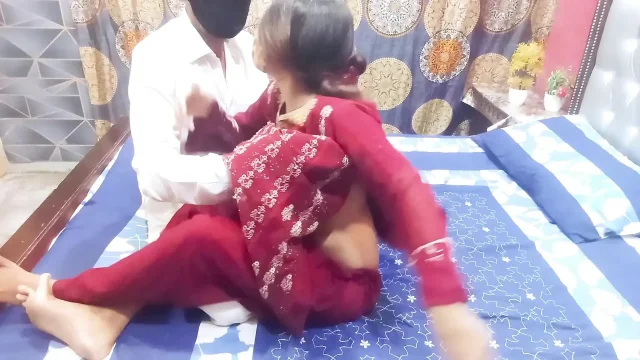 Zeshan ki kami puri ki chacha ny aur massage k bahany chudai ki Mehwish-Butt