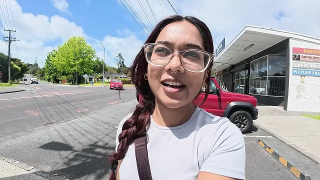 Petite Desi Mia Z masturbates outdoors on a hike