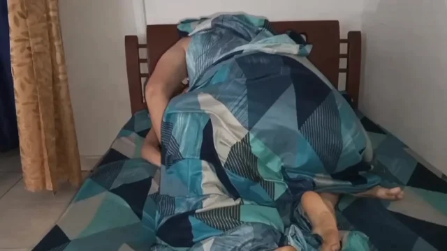Indian mature woman fucks in her bombay house with her lover a Thai guy
