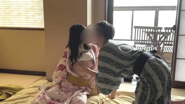 Boyfriend licks Maria's cute boobs in a yukata at a hot spring traditional Japanese Inn