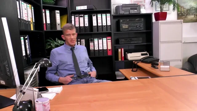 Sexy pierced blonde gets sprayed in the mouth in the office