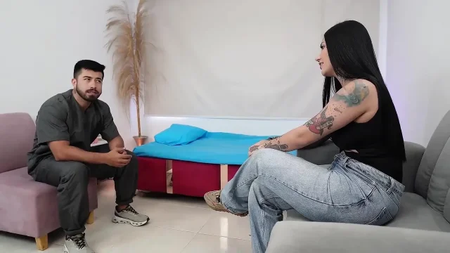 Big Ass Flagrant Married in a Tantric Massage Office They Received the Therapist's Cock