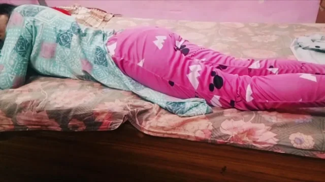 Indian Desi Bhabhi XxPriya Riding and Twerking on the Husband Tight Dick and Give to Perfect pussy
