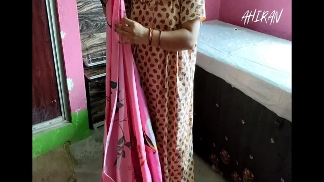 INDIAN GIRL FOLDING CLOTHES IN HER BEDROOM AND PORN SEX WITH HER HUSBAND REVIEW