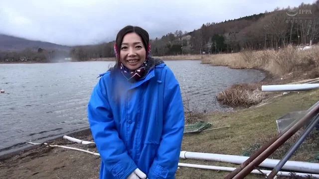 M789g06 Sudden Visit to a Mature Woman Mrms Who Lives on the Shore of a Lake in