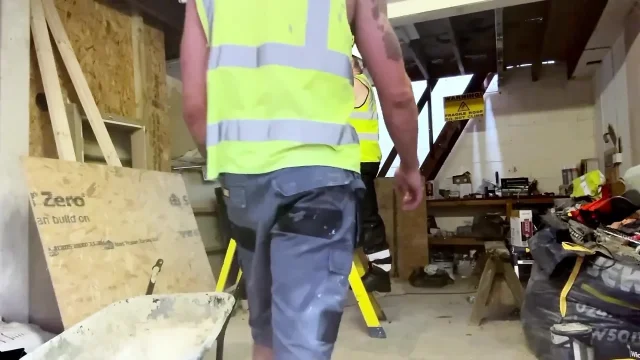 Construction Service Hi-vis Oral Overtime in the Workshop