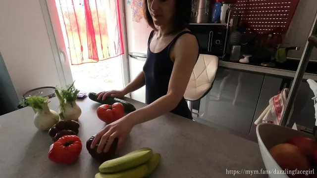Her Juicy Pussy Gets Fucked by a Cucumber – So Wet & Wild