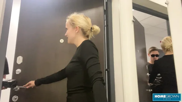 Delivery Guy Swaps Toy For His Uncut Dick To Fuck Blonde Lolipop
