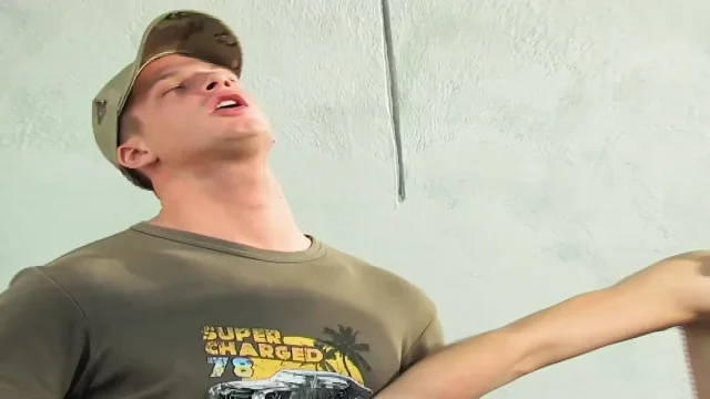 Horny Gay Apprentices' Sweaty Threesome Fuck on Construction Site