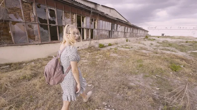Risky Public Bang Girl Sucks Off Stranger in Abandoned Spot Swallows Load Like a Pro