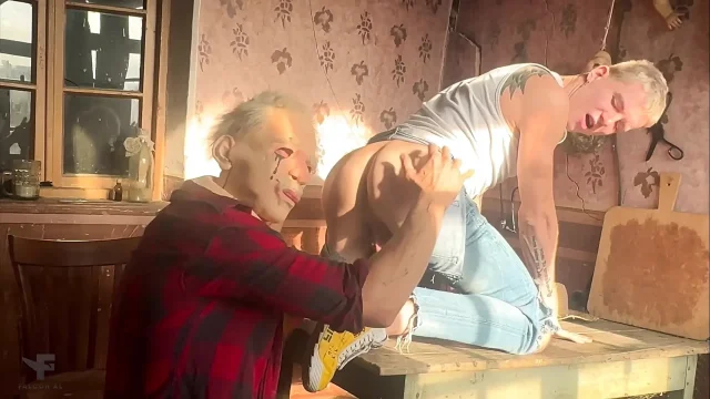 Caught in the trap of a sexy fallen grandfather and got off with a hard ass