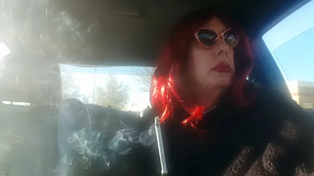 MATURE CD TS SISSIE CAR SMOKING A VS120 THEN A MORE120