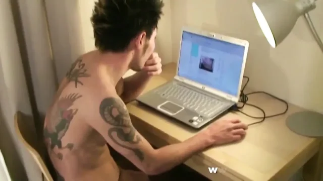 Bottom Gay Daisuke Moans From Hardcore Drilling
