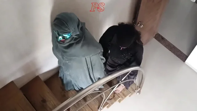 Two Muslim Bhabhis Wearing Burqas Got Fucked Together in Forced Blowjob Doggy