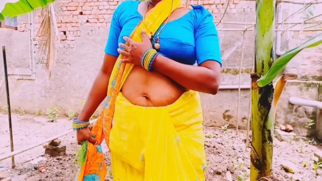 Villege outdoor Beautiful saree village maid fucking with land owner Telugu dirty talks