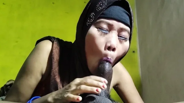 US MY STEPMOM AND I SHARE A BED AND SHE ENDS UP SUCKING MY COCK