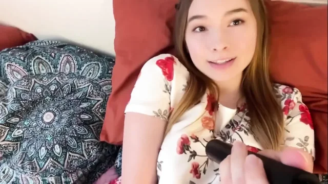Flirtwithsb Baby Plays with New Toy Flirttwithsb and Jerks off Pussy