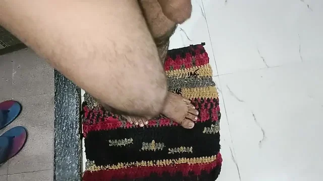 Main jab bhi Ghar per Akela rahata hun pure Ghar mein nanga ghumta rahata hun