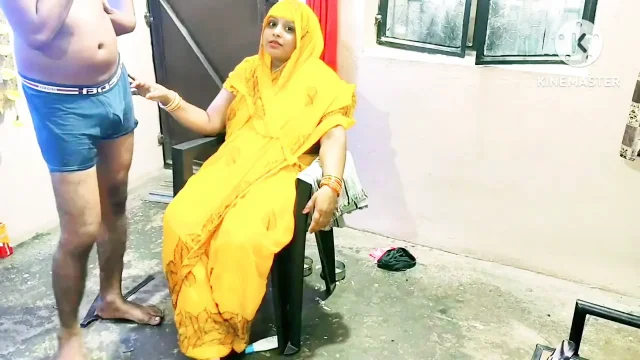 Neighbour Bhabhi had sex with the electrician