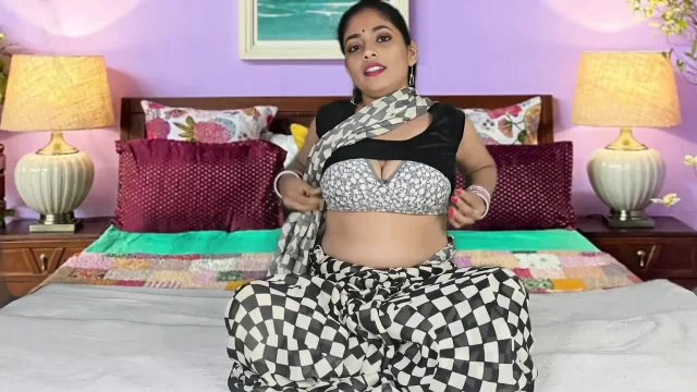 New Married Bhabhi Beatifull Saree Look Fucking New Style Viral Video Hindi Audio