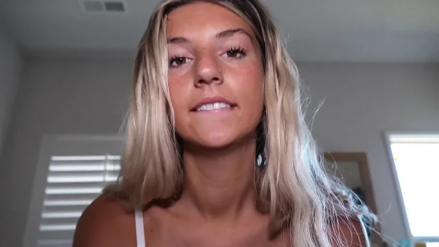 College Girlfiend Gets Her Face Covered in Cum